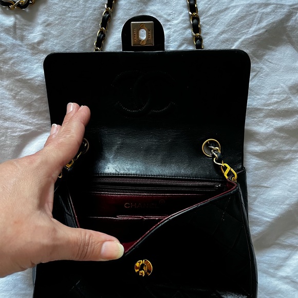 Vintager Chanel mini lamb skin square bag - Picture 3 of 5